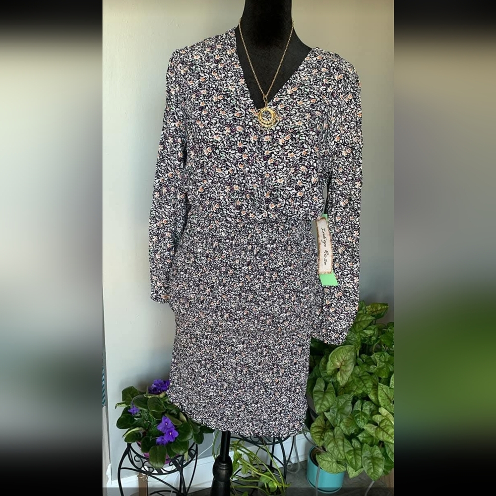 V Neck Sleeve Dress